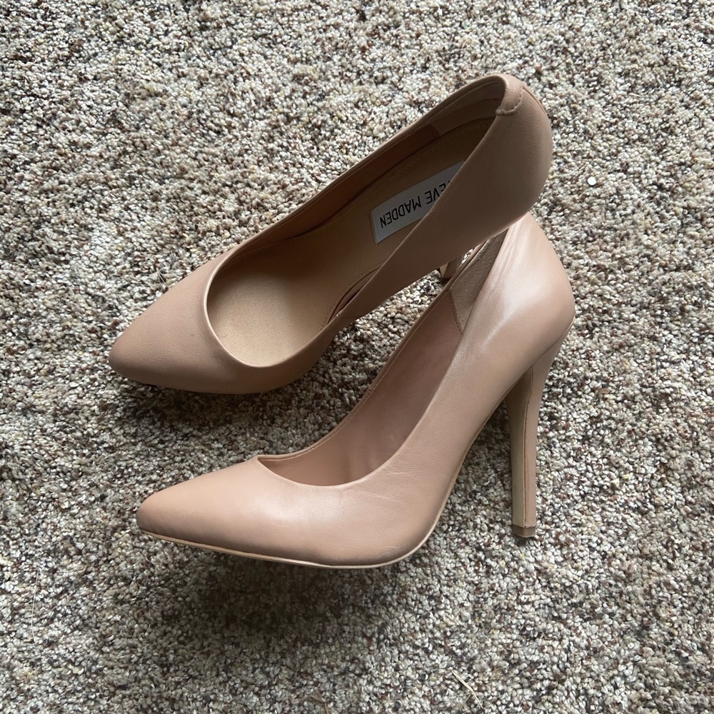 Steve Madden Intrude Nude Pumps